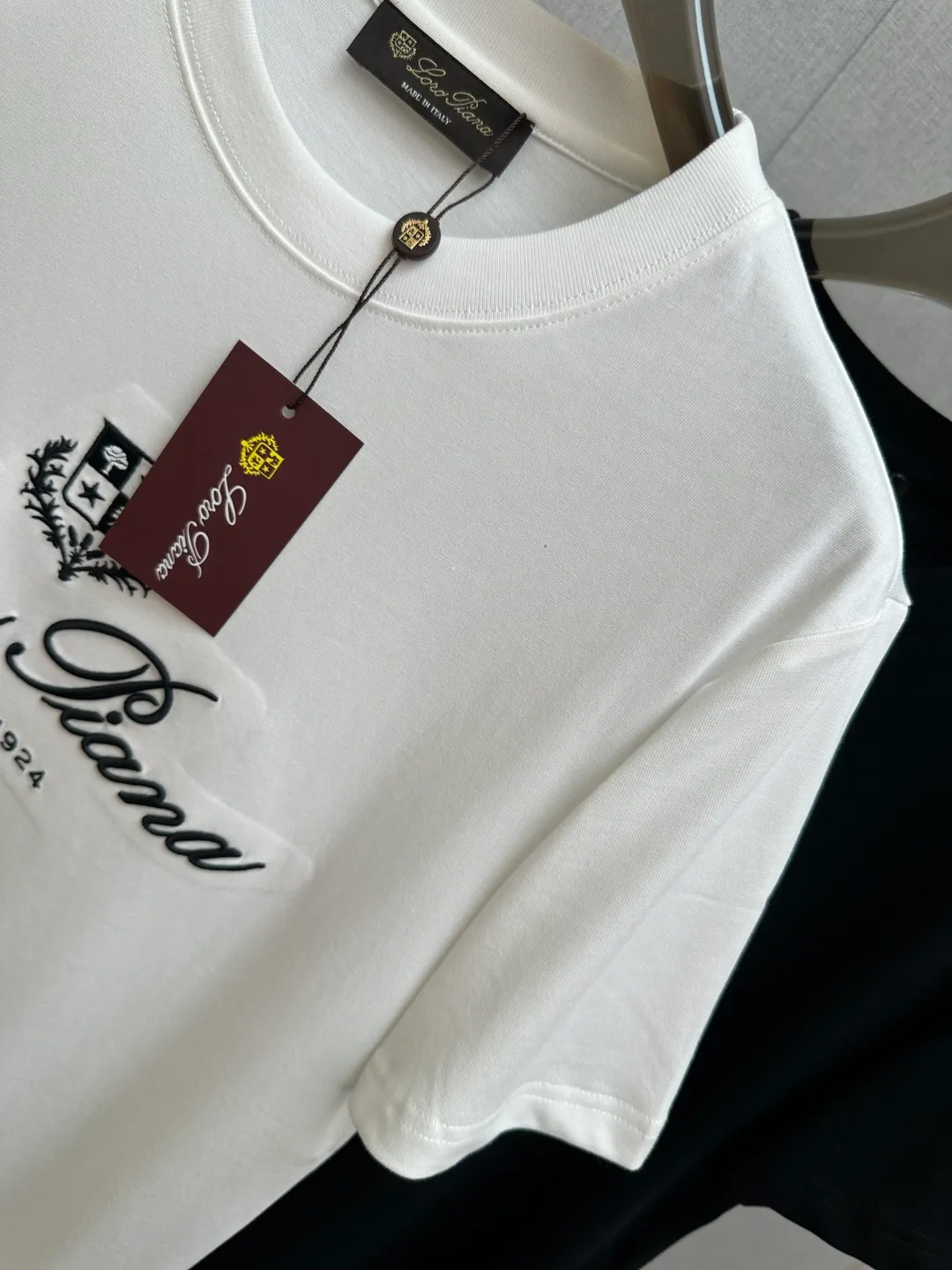 LP top quality 2026 new short sleeves! Original custom fabric, soft to the touch. Top imported private goods, fashionable design and trendy short sleeves, without losing luxury. There is no doubt about the quality. The upper body effect is awesome, luxury official website Same Style! Size M—3XL